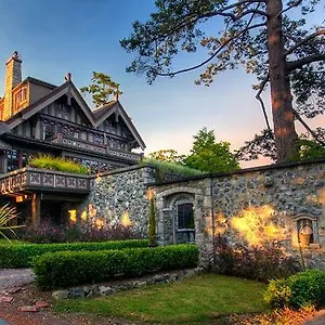English Inn Hotel